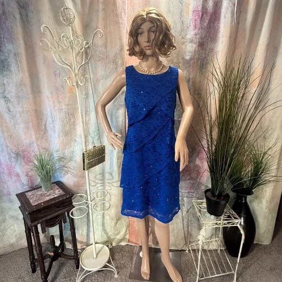 📌Ronni Nicole Lace Unique Layered Evening Dress Perfect For Any Formal Occasion - Picture 2 of 16